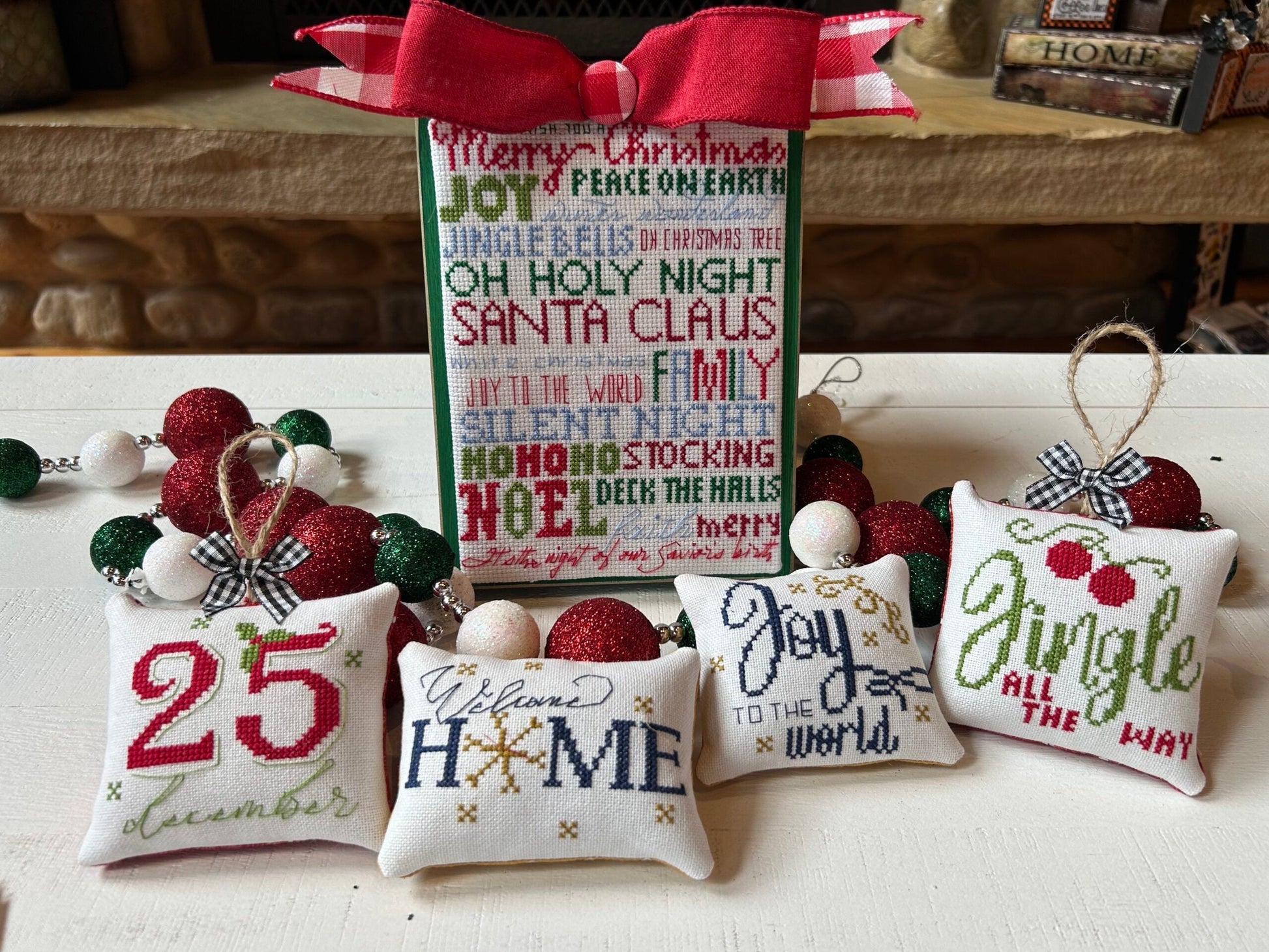 Christmas Sayings & 4 Simple Smalls pattern by Anabella’s
