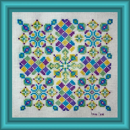 Prism Interlace pattern by Tempting Tangles