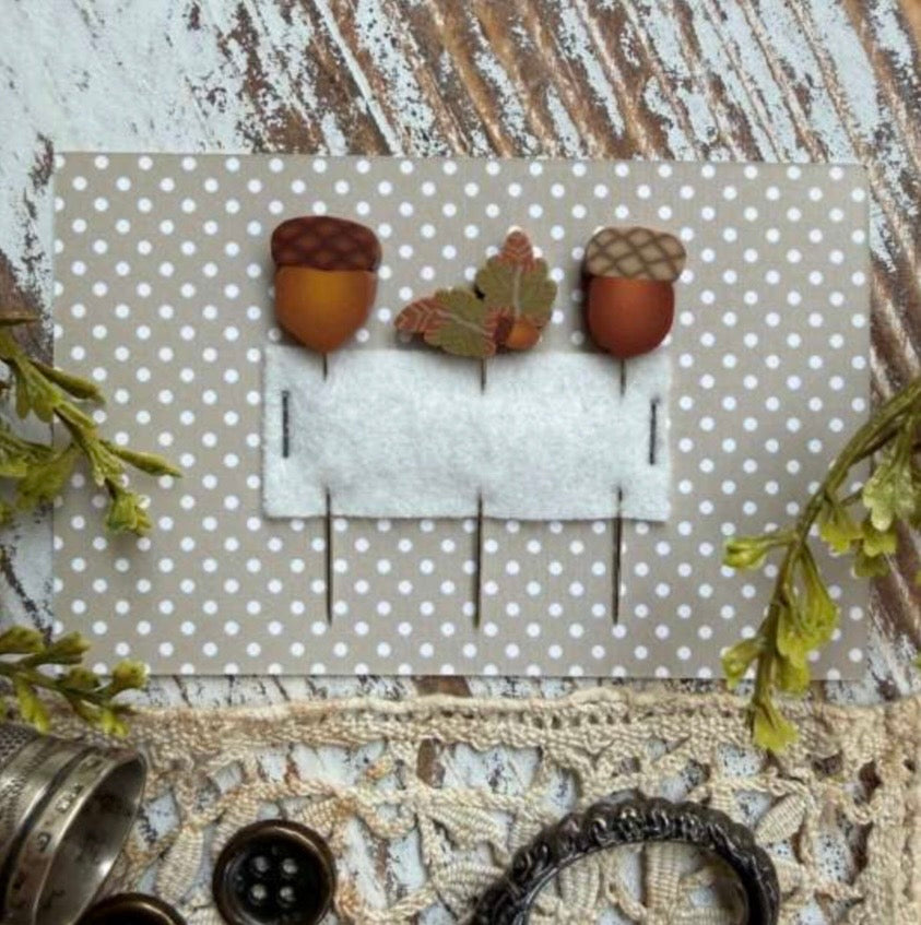 Acorns Pin Set by Puntini Puntini