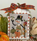 The Pumpkins’ Snowman pattern by Mani Di Donna