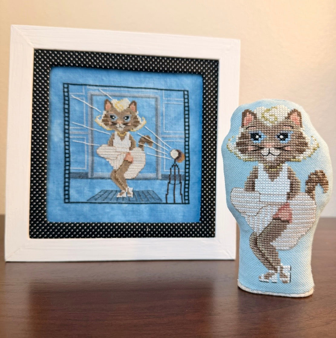 Marilyn Meowroe pattern by December Stitches