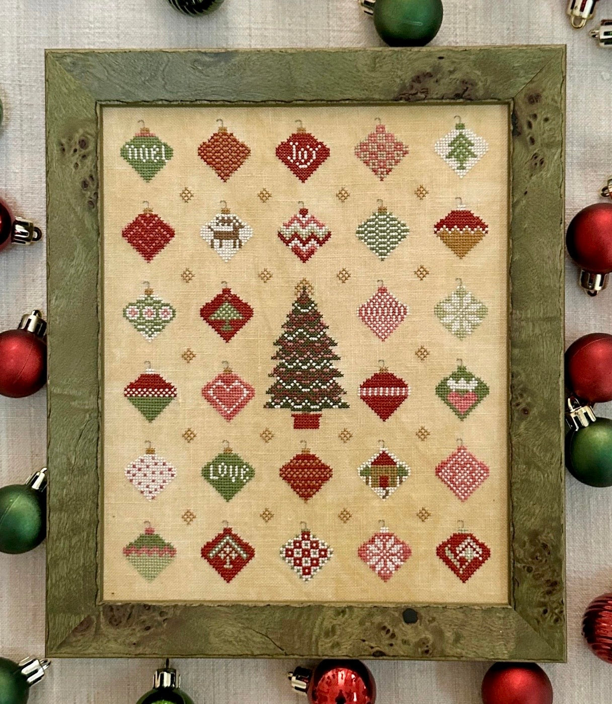 Trimming the Tree pattern by Kathy Barrick