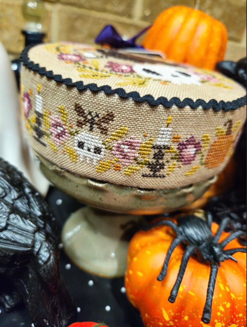 Pin Drum Shorties Month # 10 Crow pattern by Quaint Rose Needlearts