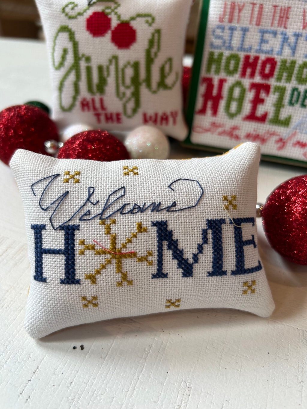 Christmas Sayings & 4 Simple Smalls pattern by Anabella’s