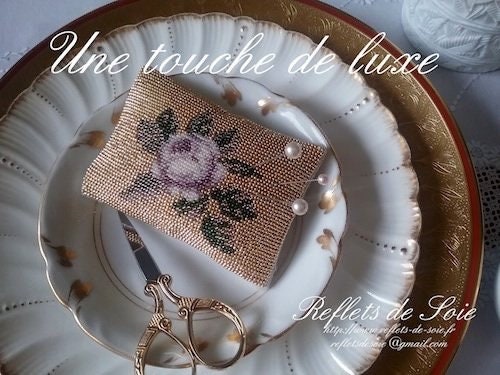 Une touche de luxe pattern with 36 ct linen and beads included by Reflets de Soie