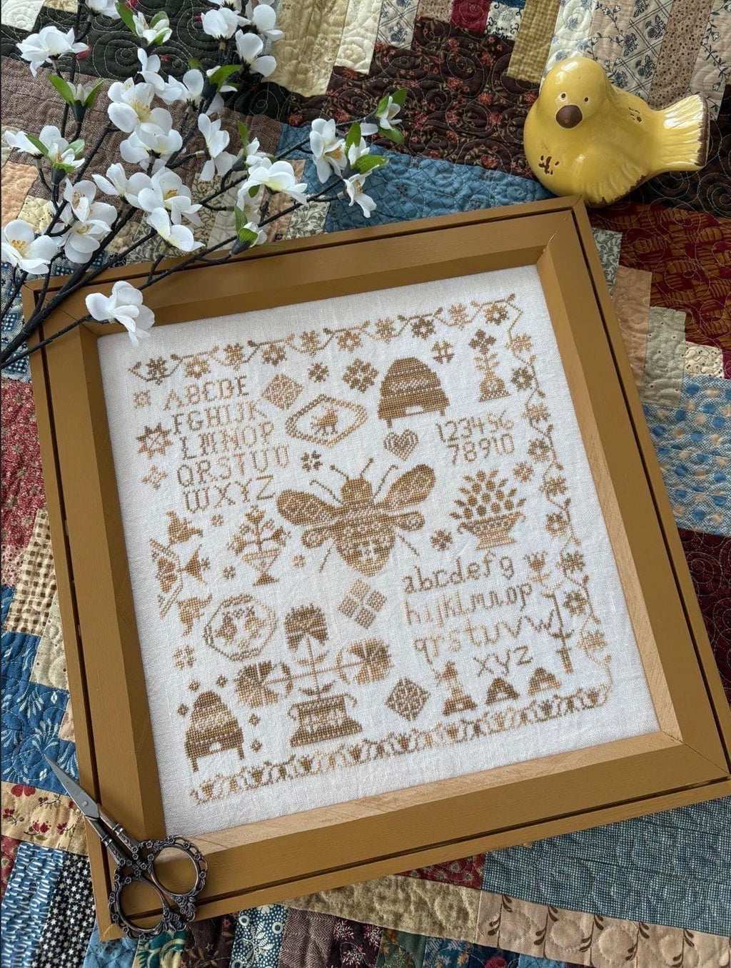 Honey Bee Sampler “Nashville Exclusive” pattern by Pansy Patch Quilts