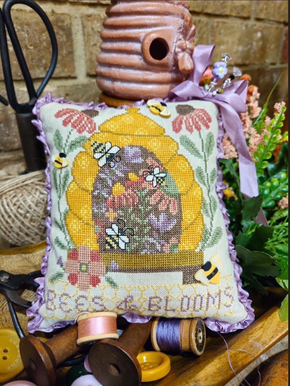 Bees & Blooms pattern by Quaint Rose Needlearts