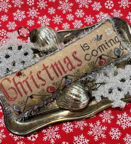 Christmas is Coming Pinkeep pattern by The Scarlett House