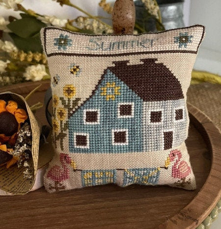 Summer - Seasonal Saltbox House pillows pattern by Mani di Donna