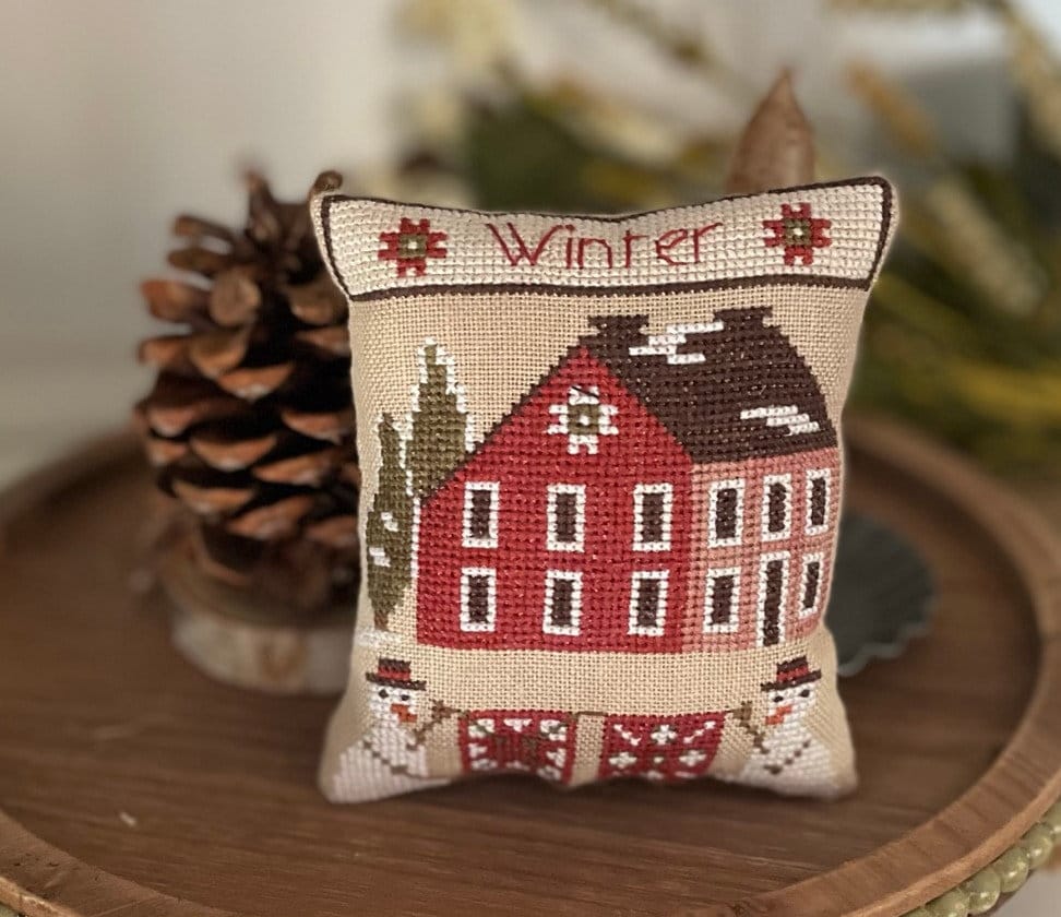 Winter - Seasonal Saltbox House pillows pattern by Mani di Donna